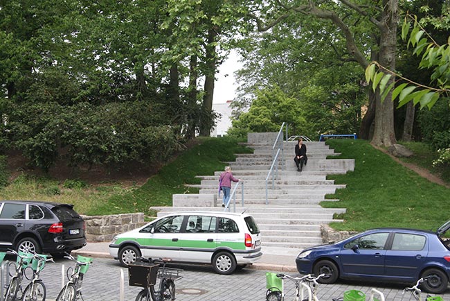 Neue Treppe führt vom Murhardpark zur Grimmwelt in Kassel