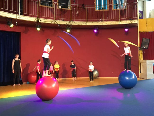 Kinderferienprogramm im Zirkus Rambazotti in Kassel!