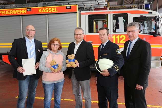 Feuerwehr Kassel übergibt Spendenerlös an Paulinchen e.V.
