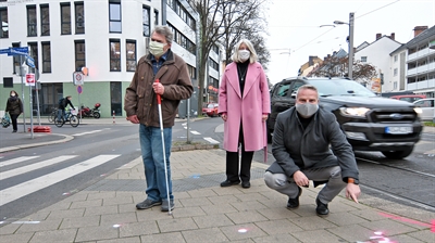 Fußgängerampel am Karl-Marx-Platz macht Querung von Friedrich-Ebert-Straße und Elfbuchenstraße sicher und barrierefrei