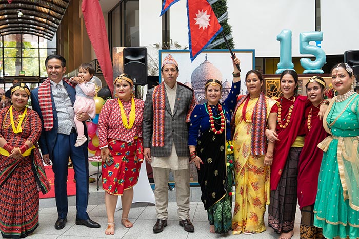 Kassel. Himalaya-Restaurant feiert 15-jähriges Jubiläum mit Starkoch Santosh Shah