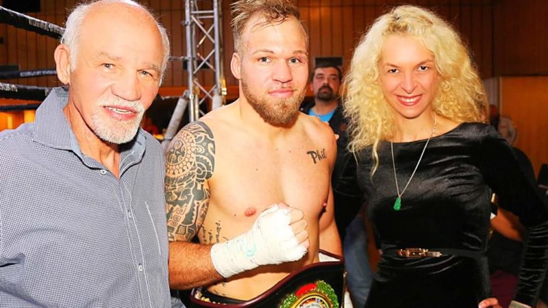 Ungeschlagen in den 35. Profikampf: Box-Champion Mario Jassmann lässt die Stadthalle Korbach beben – Vater-Sohn-Duo Jassmann schreibt Waldecker Sportgeschichte!