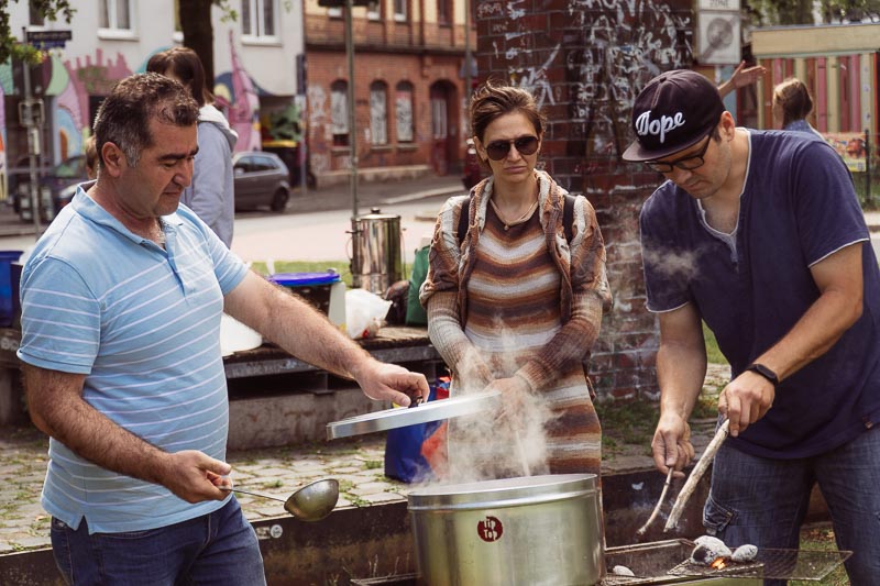 „Innovatives Projekt „United Bridges“: Gemeinschaft, Zukunftsperspektiven und gemeinsames Kochen für Jugendliche aus der Ukraine“