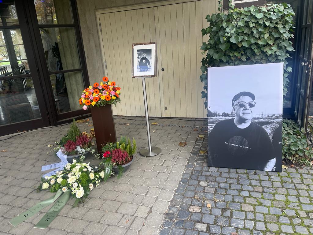 Bewegende Abschiedsfeier für Bernd Kuchinke: Ein Nachklang der Musik auf dem Friedhof Waldau und im Konzept19