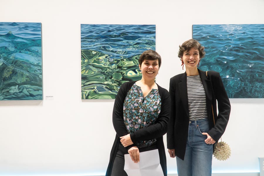 „Die transformative Kraft der Kunst: Alina Hubarenkos Ausstellung ‚Die junge Frau und das Meer'“