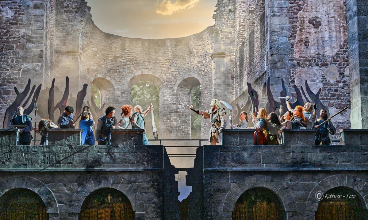 „Ronja Räubertochter“ feierte mit viel Musik Premiere in der Stiftsruine