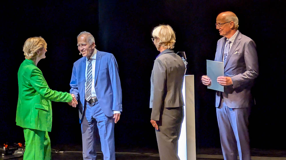 Prof. Mojib Latif erhält den Kasseler Bürgerpreis Glas der Vernunft