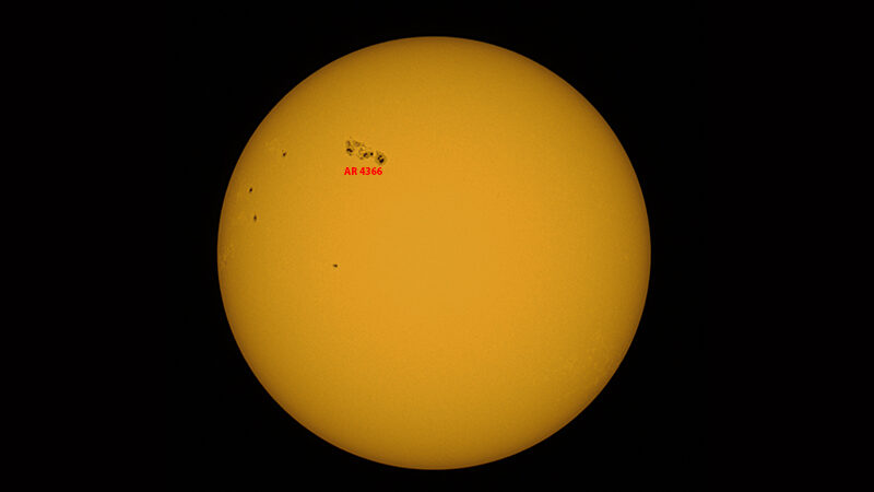 Sonnenfleck AR 4366 sorgt für extreme Aktivität auf der Sonne