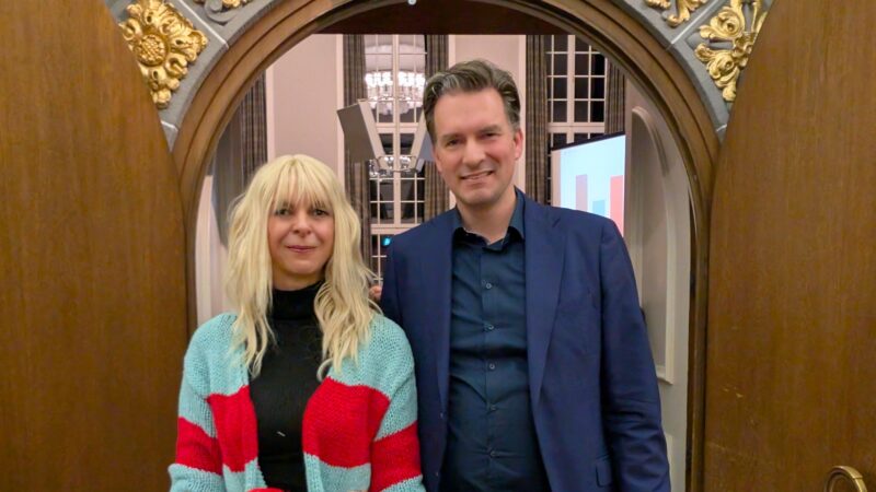 Kommunalwahlabend in Kassel. Spannungen im Rathaus, ausgelassene Stimmung im Hallenbad Ost