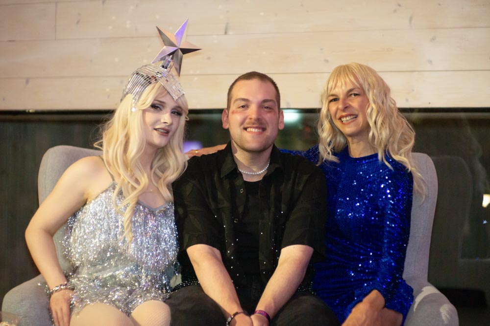 ESC Party 2026 im Hallenbad Ost begeistert mit ausgelassener Stimmung und besonderen Gästen