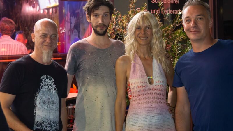 Lagerfeuerabend im Hot Legs begeistert mit Musik, Gemeinschaft und besonderen Momenten