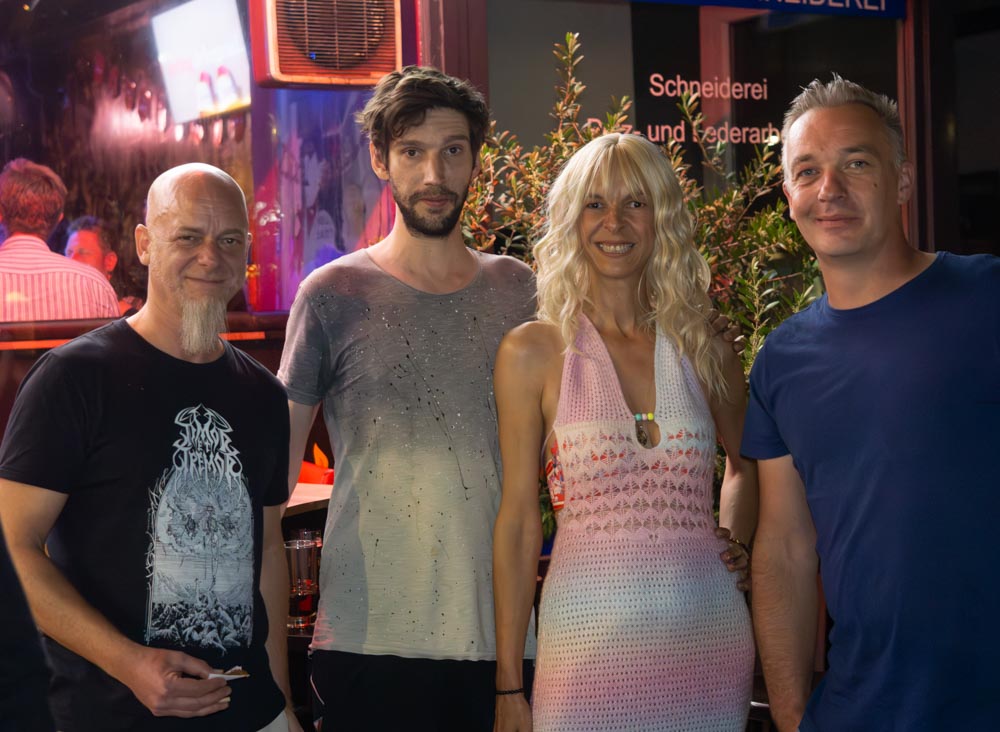 Lagerfeuerabend im Hot Legs begeistert mit Musik, Gemeinschaft und besonderen Momenten