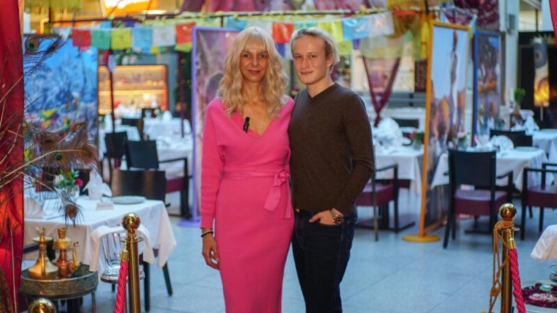 Von der Wiesn nach Kassel: Emil Micalef und Yasmin Schwarze starten „Promi News bei Emil und Yasmin“